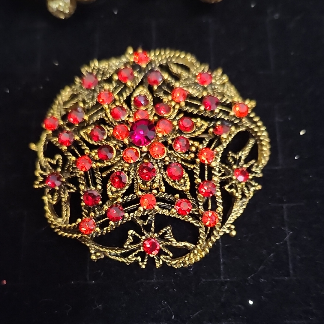 Elegant Gold And Red Brooch And Can Used As A Pendant